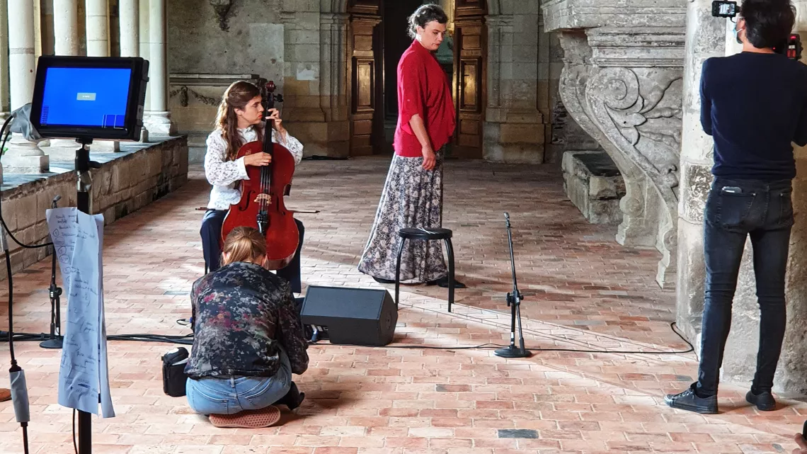 Rosemary Standley et Dom La Nena au cloître du Musée Jean Lurçat