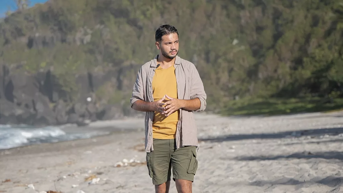 MASCARENA, L’ILE INTENSE Episode 3 : Petite Île & Saint-Joseph :/ Pour ce troisième rendez-vous, Maurane, Aïna et notre jeune guest star péi, Clara, la chanteuse du succès « Kozmen domoune », devront à leur tour triompher des épreuves préparées par Tony. Réussiront-ils ?