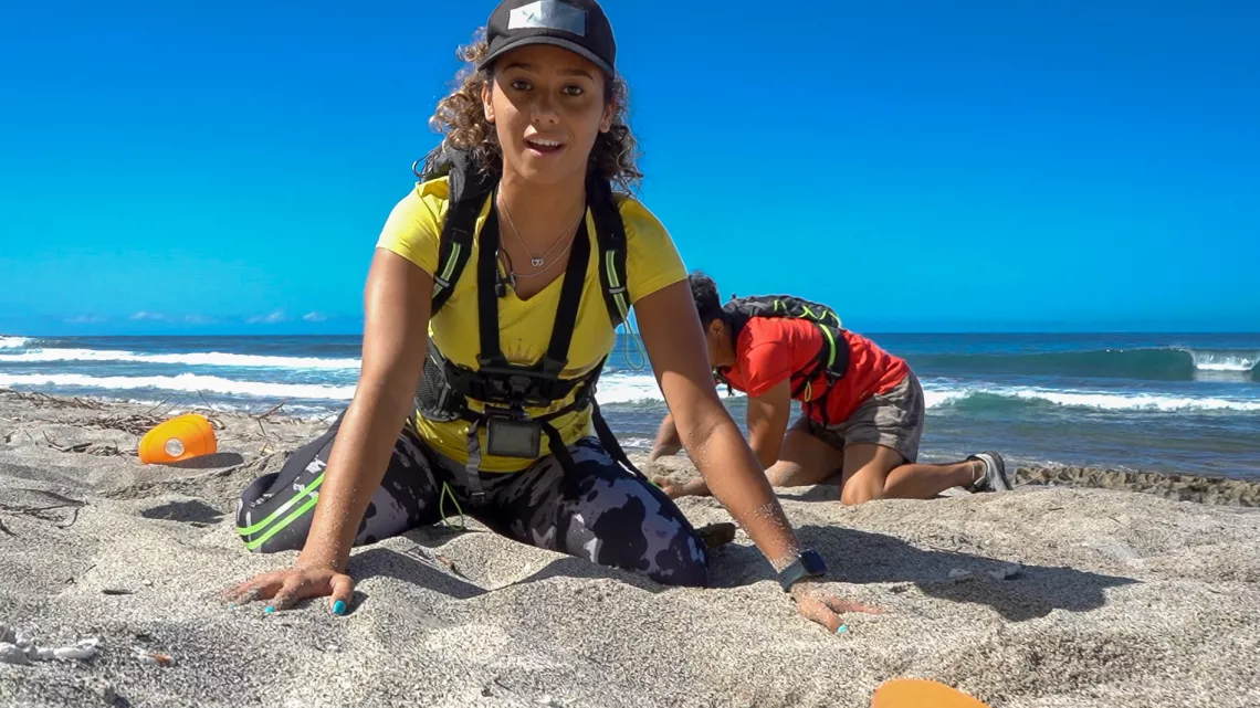 Pour ce troisième rendez-vous, Maurane, Aïna et notre jeune guest star péi, Clara, la chanteuse du succès « Kozmen domoune », devront à leur tour triompher des épreuves préparées par Tony.