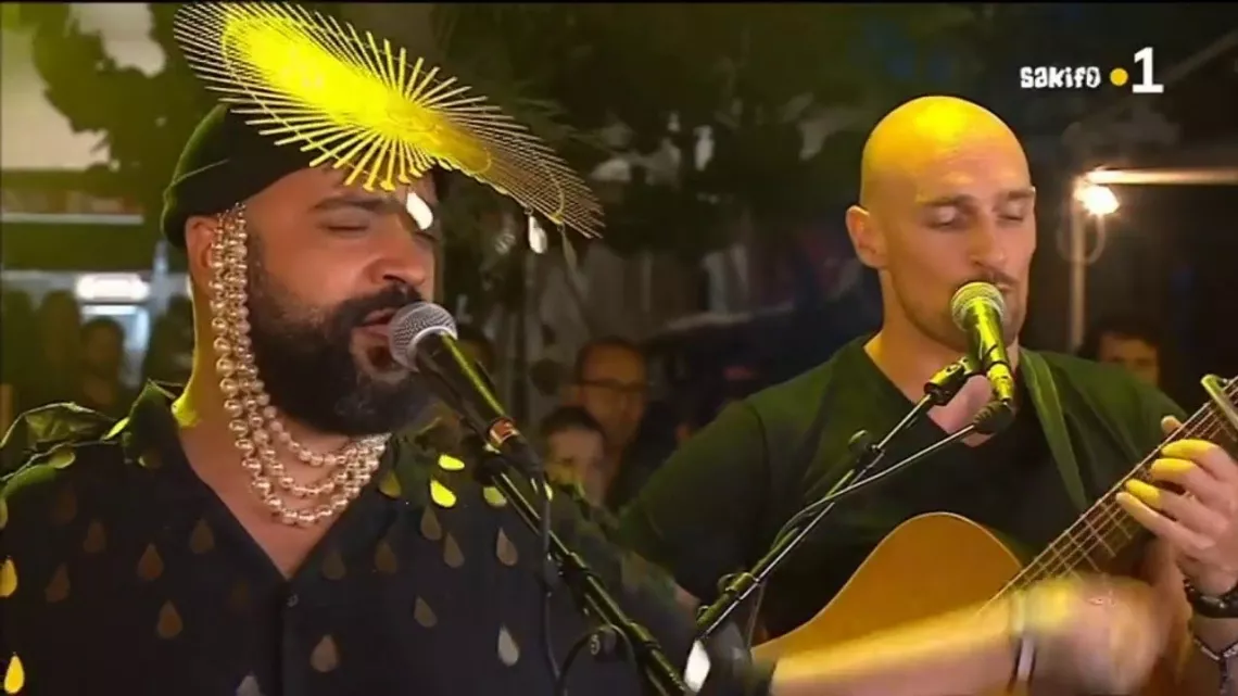 Une fête annuelle qui célèbre cette année ses 40 ans et qui est devenue l’événement culturel le plus fréquenté de l’année. La fête de toutes les musiques sur Réunion la 1ère c’est du 21 au 24 juin. Cette fête est à l’image de la place de la musique dans nos vies, spontanée, vivante, omniprésente. Réunion la 1ère marque une nouvelle fois son indéfectible attachement à la musique en réaffirmant son soutien à cette manifestation fédératrice et populaire, qui fête cette année ses 40 ans avec un planning riche e