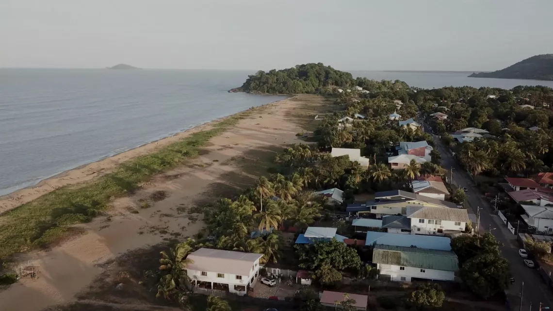 TROIS NUANCES DE BLEU : GUYANE, l' AVENTURE OCEANE