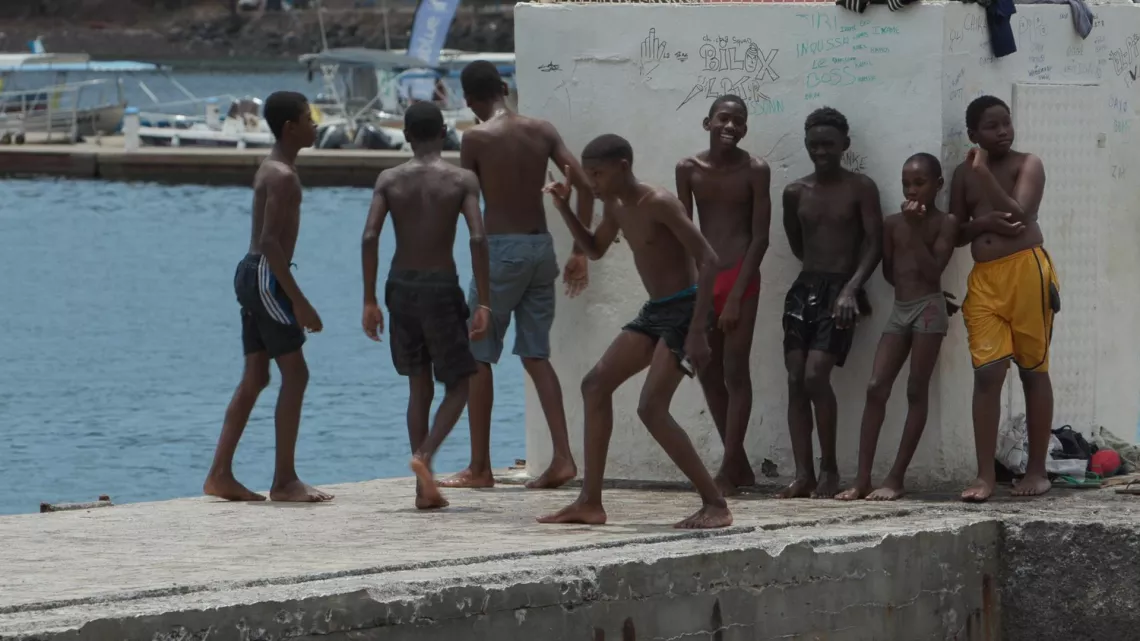 ©13 production KAZ MAYOTTE, ENFANCE EN DANGER