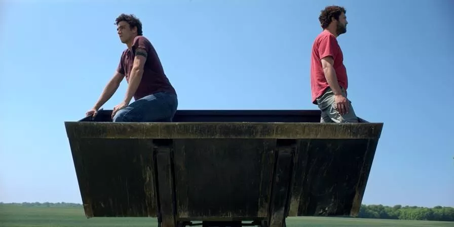 © Apaches Films TRACTION DES POLES (LA)
