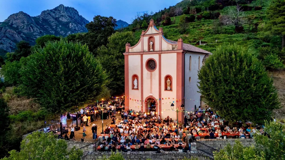 Messe de Noël à Peri