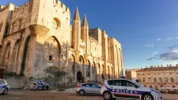 © Benjamin DECOIN / FTV 2015 Tournage de Meurtres à Avignon au Palais des papes