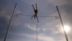 10.7 productions RENAUD LAVILLENIE, JUSQU'AU BOUT DU HAUT