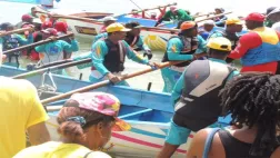 ©Martinique 1ère Flotille Tour de Martinique des Yoles Rondes