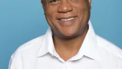 DÉBAT: LE PROCÈS DES GUADELOUPÉENS Alex ROBIN - journaliste Présentateur @photo/Nathalie GUYON