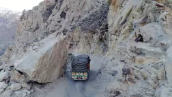 © Tony Comiti LES ROUTES DE L'IMPOSSIBLE