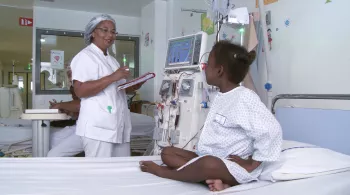 Comme bien d'autres enfants, Nayifa vit à l'hôpital.