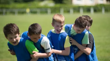 enfants terrain rugby