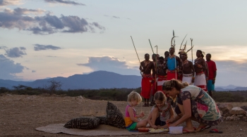 UNE FAMILLE DANS LA BROUSSE