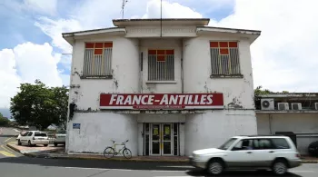 HISTOIRE DE MEDIAS SOUS INFLUENCE DES JOURNAUX ET DES AFFAIRES #REUNION 1ERE