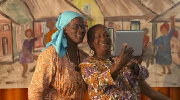 AU THÉÂTRE DES AINES