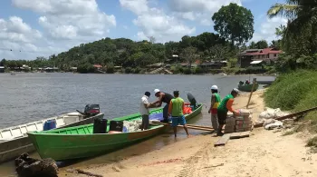 DES BATEAUX ET DES HOMMES