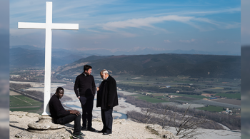 En attendant les fidèles