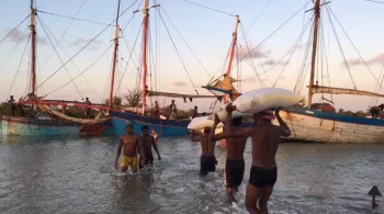 DES BATEAUX ET DES HOMMES