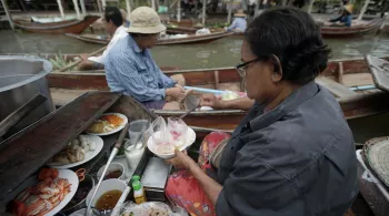 DES BATEAUX ET DES HOMMES