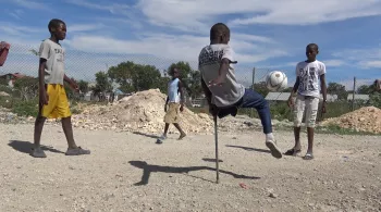 LES ENFANTS DU PORT, SURVIVRE