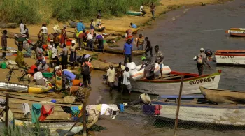 DES BATEAUX ET DES HOMMES