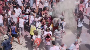 UN JOUR EN FETE : LE DIPAVALI A LA REUNION