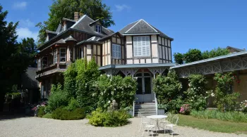 UNE MAISON, UN ARTISTE