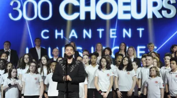 300 chœurs chantent leurs idoles