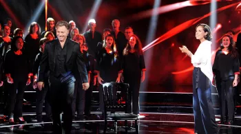 300 CHŒURS CHANTENT LES PLUS BELLES CHANSONS D'AMOUR