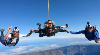 Les Parachutistes de l'île intense