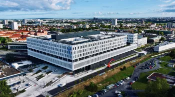 Photo drone du nouveau bâtiment du CHU de Reims en septembre 2024