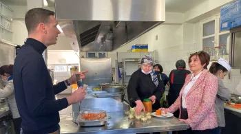 Mathieu Guillerot dans les cuisines du goût des autres © Sandrine Quéméneur 