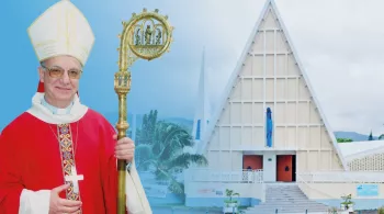 La messe solennelle sera diffusée en différée sur Réunion la 1ère à 13.10 Elle est  présidée par Mgr Gilbert Aubry et  concélébrée par les Pères Augustin Tsikivy et Brice Bouetoumoussa, curés de la paroisse et par le diacre Sébastien Merion. C’est une messe chantée avec la participation de la chorale « de la Trinité  », dirigée par le responsable, William Cadet et commentée par le père Jean Denis Ferrère.