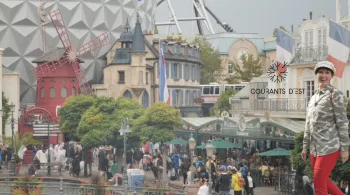 Courants d'Est - Carine Aigon visite le parc de loisirs Europapark - crédit FTV