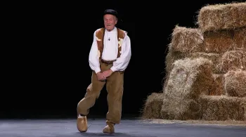 Claude Vanony fête ses 90 ans sur scène à Gerardmer © Supermouche Productions