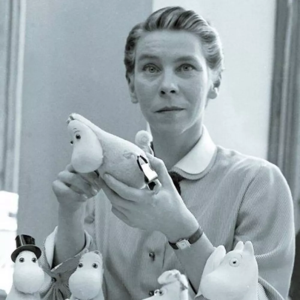 Tove Jansson et les Moomins en 1956 Tove et les Moomins