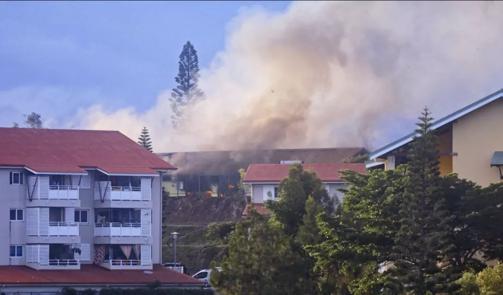 Vu de ma cuisine l'école maternelle brûle