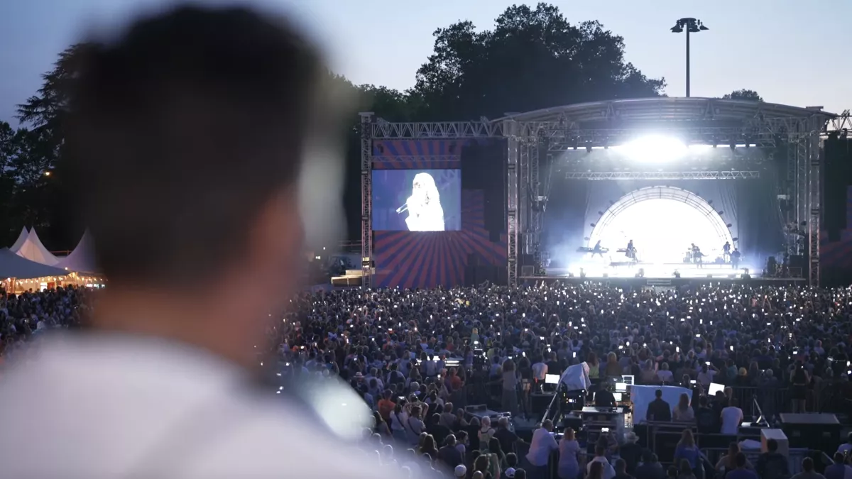 Lovely Brive Festival-  Stéphane Canarias admire sa scène