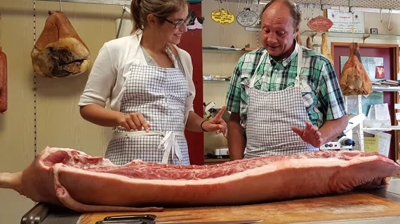 France et Guy dans la boucherie