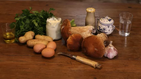 Les ingrédients pour réaliser une tourte aux cèpes 