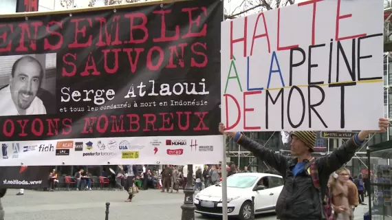 Affichage de lutte contre la condamnation de Serge Atlaoui