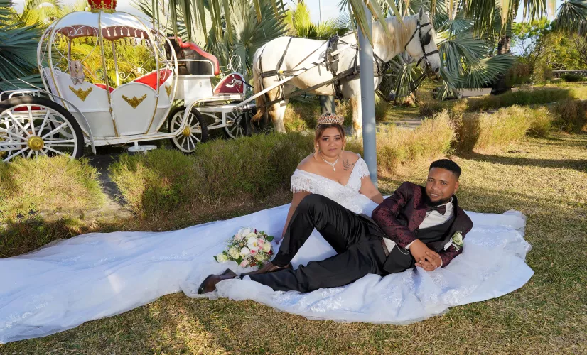 LAMOUR LE DOU SAISON 11 / EP. 3: Brenda et Donovan. Donovan 26 ans n’a pas eu à aller bien loin pour rencontrer sa moitié car c’est dans son quartier que Brenda, 26 ans également, venait régulièrement passer ses vacances. Une soirée chez des amis communs a permis au jeune homme de conquérir le cœur de sa belle. 