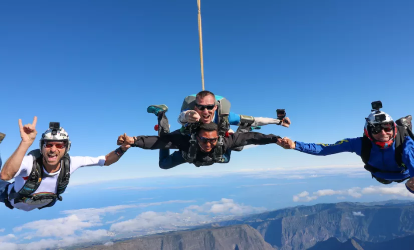 Les Parachutistes de l'île intense Les Parachutistes de l'île intense