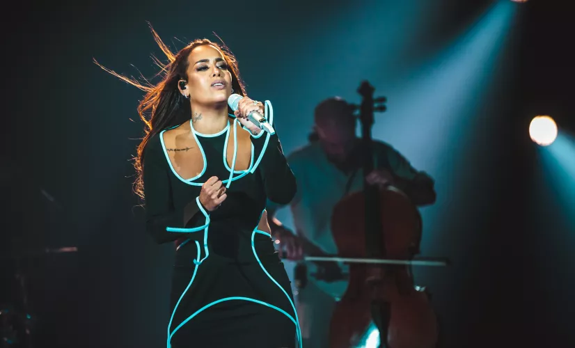 Amel Bent - Basique, le concert - © Antoine Monegier