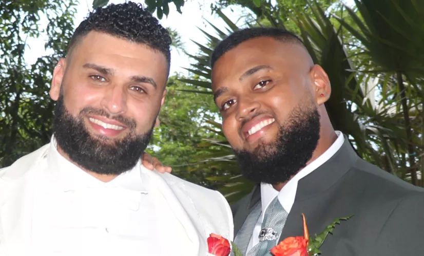 Mariage 6 : Dylan et Damien "Damien et Dylan, tous deux 25 ans, se rencontrent sur les réseaux sociaux et c’est le coup de foudre immédiat. Damien, homosexuel assumé, trouve en Dylan, tiraillé par la pression familiale et la pression des regards, son âme-sœur