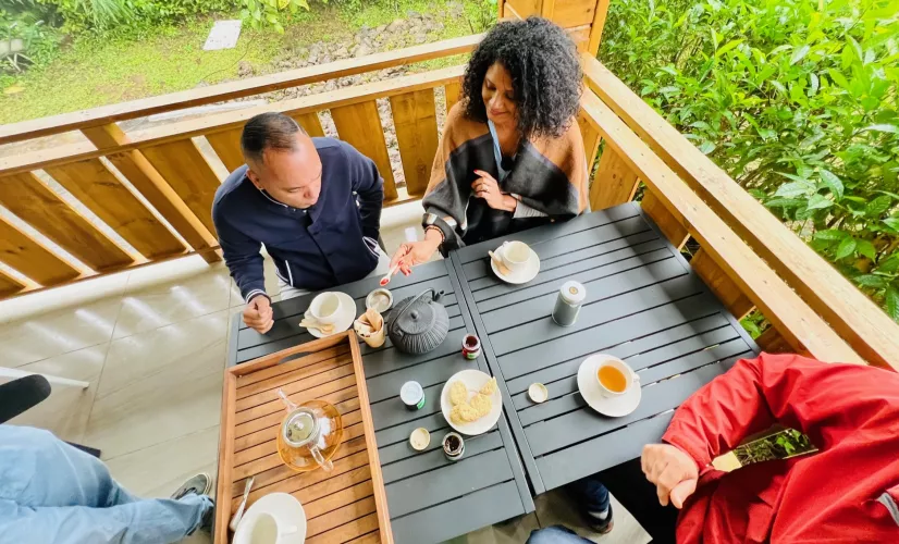KALOU PILON SAISON 3 - Episode 4 : Cette semaine, Rocaya ne nous invite pas à un mariage, mais bel et bien en cuisine en companie de Jacky Revel Au menu: Zembrocal zembrevates, rougail zharengs, la morue avec mouroungue, salade thaïlandaise et un biscuit au matcha péi.  Le Goût péi ! KALOU PILON SAISON 3 - Episode 4 :