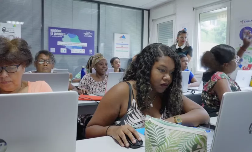 LOCA’ TERRE @Reunionla1ere À l'occasion de la Journée internationale des droits des femmes  À l’occasion de la Journée internationale des droits des femmes, Loca’Terre revient cette semaine sur les nombreuses femmes qui font avancer la Réunion et dont l’émission a fait le portrait.