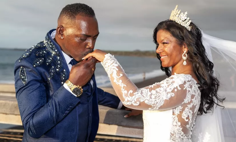 LAMOUR LÉ DOU SAISON 13 Vendredi 21 février 2025 @Reunionla1ère , Rocaya nous invite au mariage de  Lorinda  etThierry. Pour eux la magie de l’amour a opéré sur le plus beau  balcon de notre île : Le Maîdo