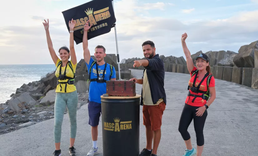 MASCARENA, L’ILE INTENSE Le 1er jeu d’aventure 100% réunionnais MASCARENA, L’ILE INTENSE Le 1er jeu d’aventure 100% réunionnais 3 candidats, 1 gagnant 1 objectif, venir en aide à des associations caritatives  1 décor naturel, l’Ile Intense  Chaque émission se déroulera dans une commune différente de l’île, emmenée par le Game Master, Tony Boyer