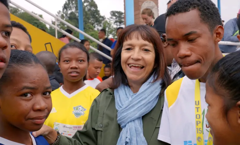 Le mercredi 3 juin en prime time, la case documentaire Archipels sur Réunion la 1ère vous propose une immersion poignante de 52 minutes au cœur de l'engagement humanitaire. Réalisé par Estelle Jomaron-Galabert (Bis répétita), « Madame Nataly » dresse le portrait sensible, inspirant et sans fard d’une femme qui a choisi de faire de la résilience son combat quotidien entre La Réunion et Madagascar.
