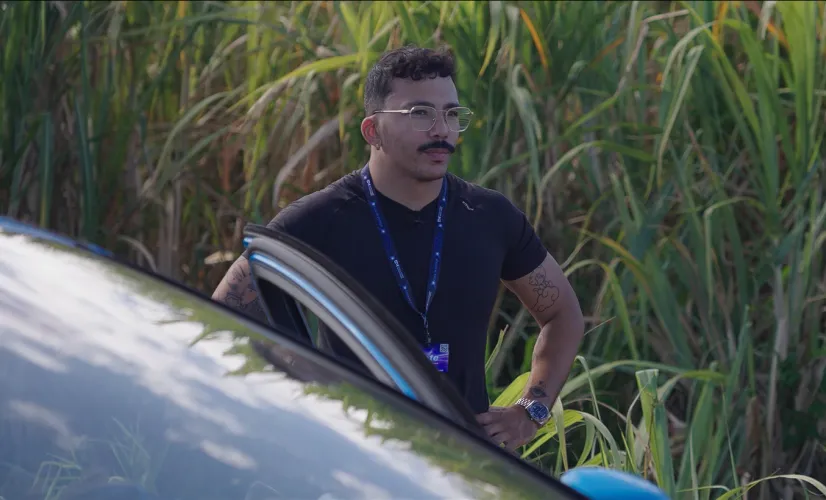 Pendant un an, le créateur Moustache Kréol s'est lancé un défi fou : devenir pilote de course 🏁. Entre préparation physique intense, entraînements sur simulateur et doutes vertigineux, il nous livre un récit brut et sans filtre. Loin des clichés et du vernis d'Internet, Archipels dévoile l'envers du décor d'une aventure humaine bouleversante. 🎥✨